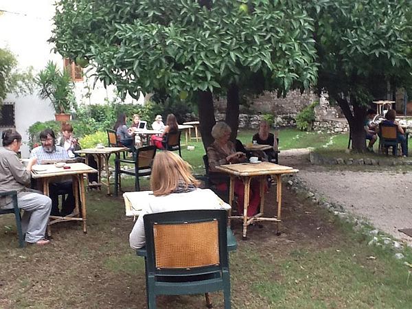 Garden at Babilonia Italian Language School.