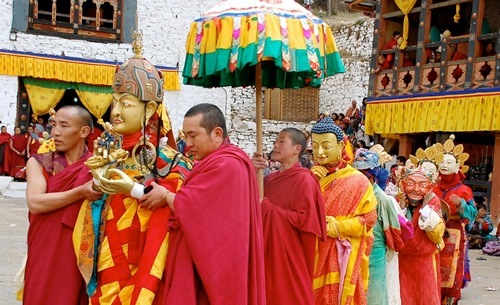 Dance of the 'Noblemen and the Ladies' in Paro.
