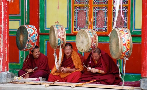 Dondrupling Monastery monks practicing for upcoming ceremony.