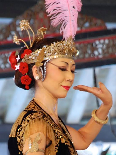 Woman in Wayang Orang dance performance in Yogyakarta.