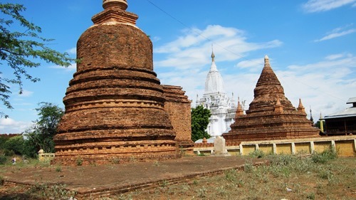 Old and new pagodas in Bagan.