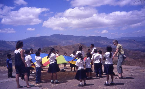 Nicaraguan kids love the parachute game.