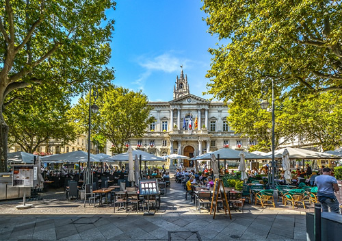Cafe and restaurant near the 'Opera Teatre D'Avignon'.