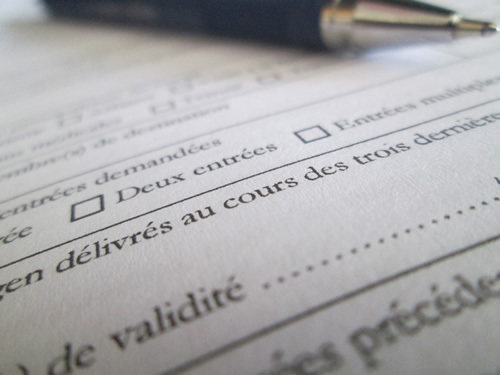 Work permit form in French.