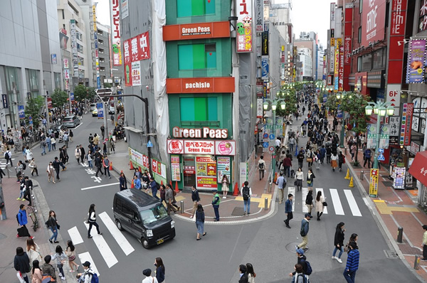 A street scene in Tokyo: Working in Japan.