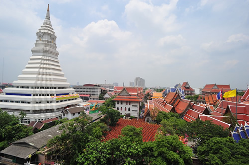 Housing and Buddhist temple in Bangkok