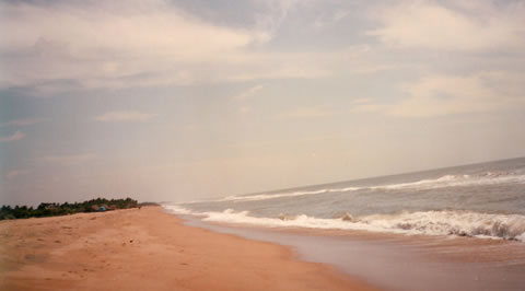 http://www.transitionsabroad.com/publications/magazine/0411/beach_at_pondicherry_india.jpg
