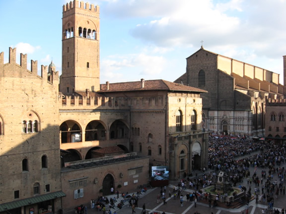 Study Abroad in Italy with students in a piazza in Bologna.