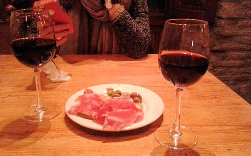 Tapas of jamon, olives, and red wine.
