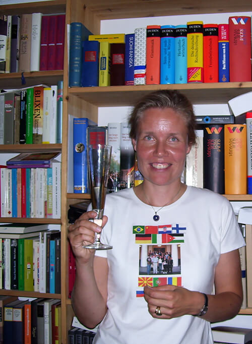 Kaisa Schmidt-Thome, author's teacher in Helsinki Summer School, in a T-shirt gift.