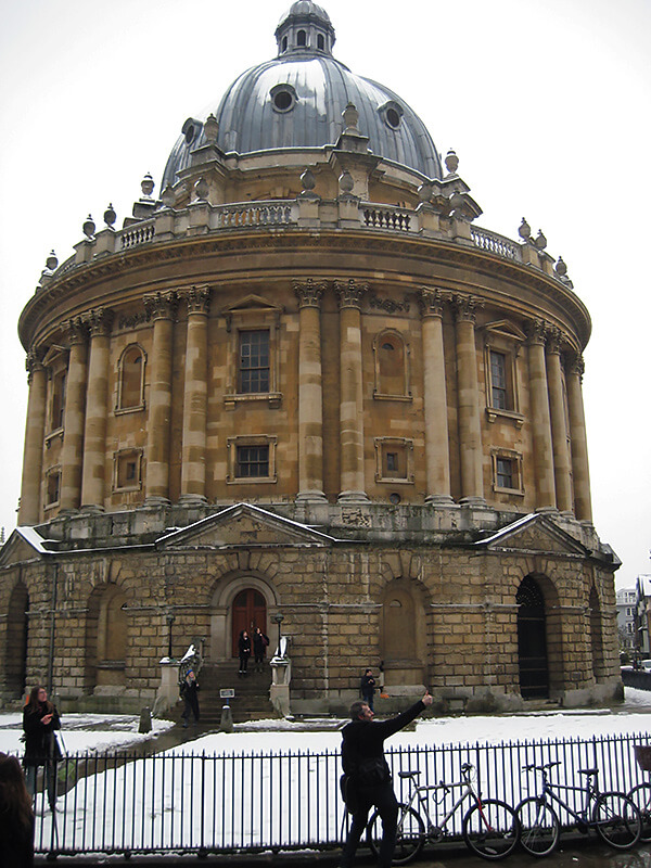 Oxford's Radcliffe Camera in the snow.