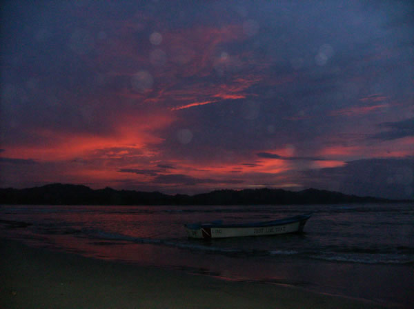 Cross the isthmus to see sunrise on the Atlantic and sunset on the Pacific on the same day.