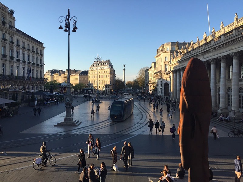 Life in downtown Bordeaux