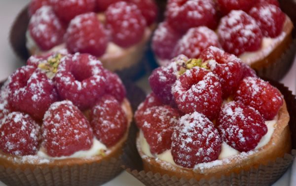 Raspberry tarts from the patisserie 'Hélène des Iles'