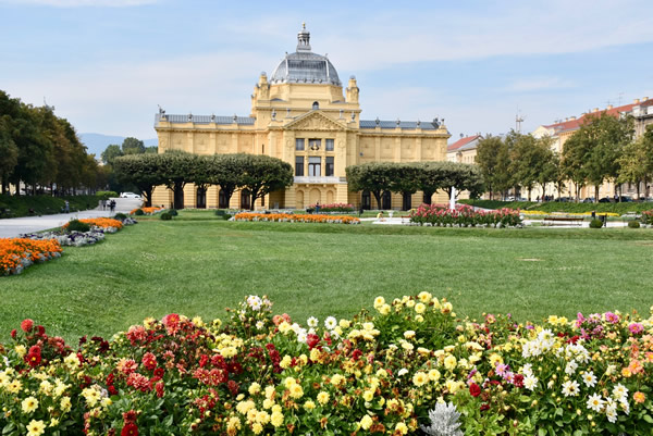 Green Horseshoe Park with Art Pavilion (1898) in the background