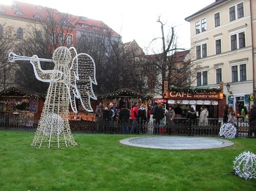 A Czech angel – Christmas lights in Prague