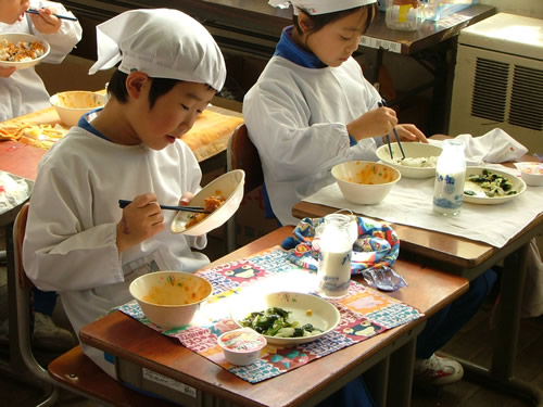 Children eating lunch at school.