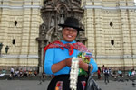 Living in Lima: Woman in front of the cathedral