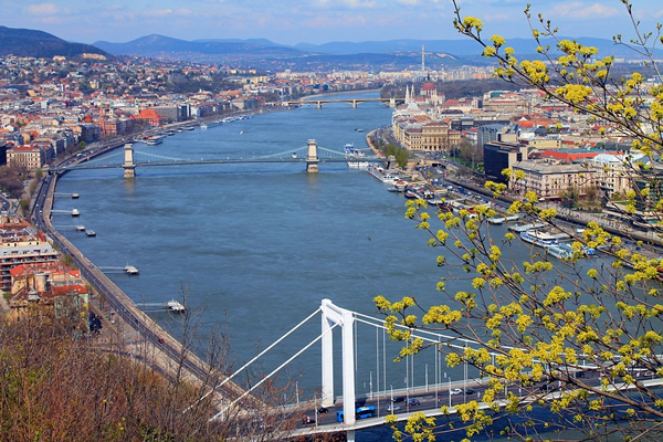 Running in Budapest, a city seen from above with a center river.