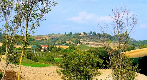 Driving along SR2 in Tuscany to Pienza