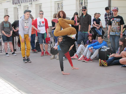 Moscow, teenagers entertaining audience.