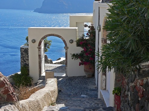 Path to the sea in Santorini.