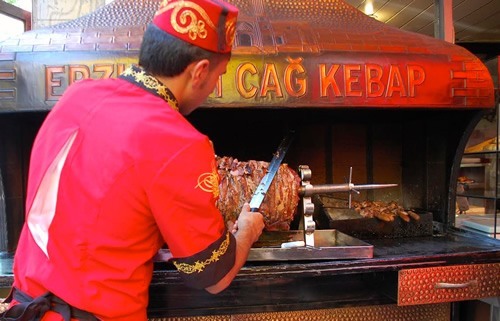 Street vendor making cag kebap for locals.