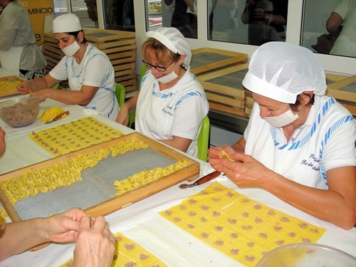 Folding Tortellini at Al Re