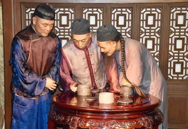 Shanghai History Museum: Wax models.