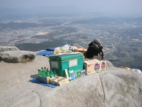 A man selling food on a South Korea mountaintop.