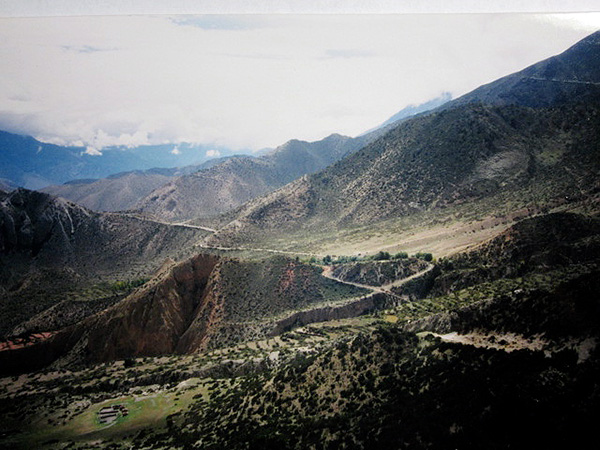 The trail across the plateau in central Mustang.