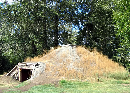 Aboriginal guest group pithouse, British Columbia