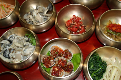 https://www.transitionsabroad.com/listings/travel/travel_to_eat/images/korea_banchan_jeonjuI.jpg