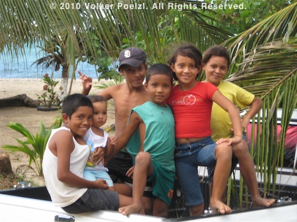 Volunteer work with children in Honduras
