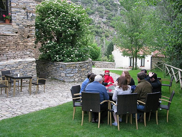 Volunteer in Spain speaking English.