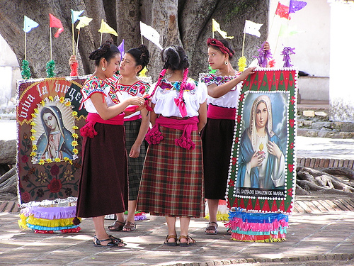 Weaving woman at Teotitlan del Valle, Mexico